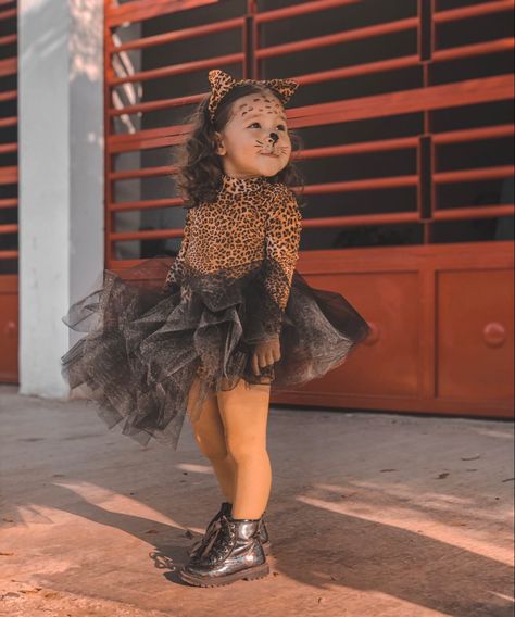 Maskembal Ideas For Kids, Halloween Costume Hacks, Cheetah Halloween Costume, Diy Girls Costumes, Animal Costumes For Kids, Halloween Costume Toddler Girl, Tiger Costume, Idee Babyshower