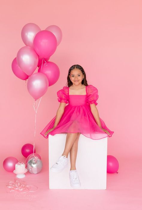 Barbie Birthday Shoot Ideas, Double Digit Photo Shoot, 10 Birthday Picture Ideas, Pink Backdrop Birthday Photoshoot, 8 Year Birthday Photoshoot, Birthday Photoshoot Barbie, 10 Year Photo Shoot Birthday, Hello Kitty Photoshoot Ideas, Barbie Theme Photoshoot Ideas