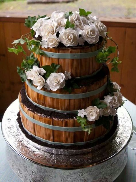 Wine barrel cake...perfection! Country Wedding Cake, Barrel Cake, Country Wedding Cakes, Country Style Wedding, Rustic Wedding Cake, Western Wedding, Rustic Wedding Decor, Pretty Cakes, Creative Cakes