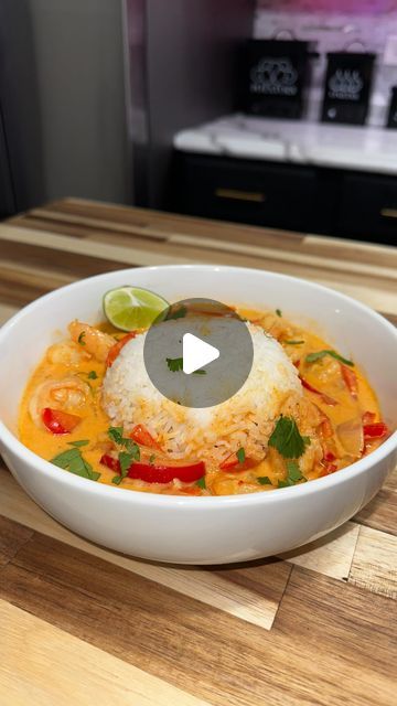 Darren Cooper | Home Chef on Instagram: "A Quick and easy Dinner Idea  Coconut Curry Shrimp!  #coconutcurry #whatsfordinner #easyrecipe #foodie #curryshrimp #homemade #chef" Shrimp Video Recipes, Shrimp Recipes Videos, Prawn Dinner, Crab Curry Recipe, Shrimp Dinner Ideas, Curry Meals, Shrimp Curry Recipe, Coconut Shrimp Recipe, Coconut Curry Shrimp