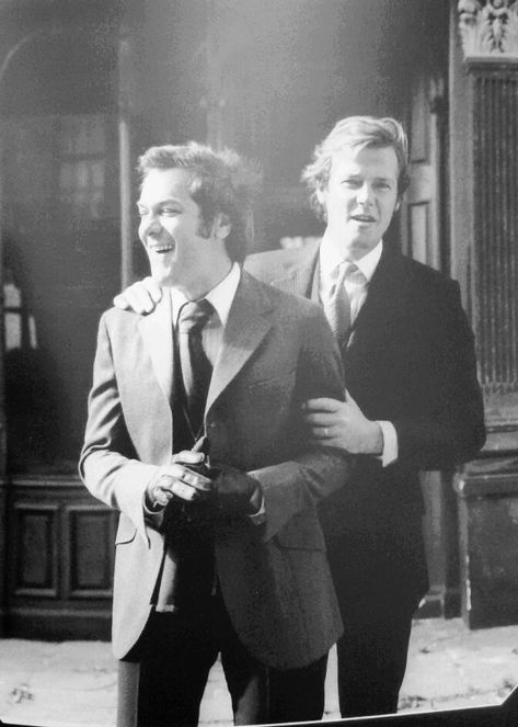 Tony Curtis and Roger Moore on the set of "The Persuaders", 1971 The Persuaders, 60s Tv Shows, James Bond Style, Janet Leigh, Saints And Sinners, Tony Curtis, Famous Black, Roger Moore, Detective Story