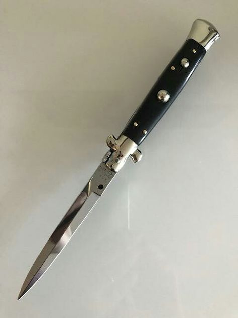 Switchblade Aesthetic, Stiletto Knife, Knife Aesthetic, Switchblade Knife, Pretty Knives, Cool Swords, Knife Collection, Cool Knives, Ceramics Pottery Art