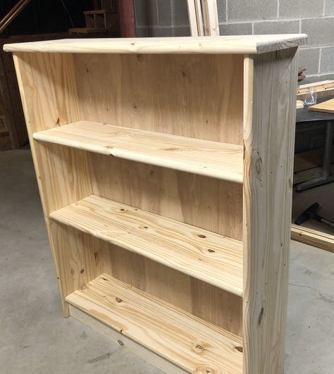 Wooden Bookcase Diy, Book Shelf Building Plans, Diy Rustic Wood Shelves, Small Bookshelf Plans, Rustic Bookshelf Diy, Handmade Wooden Bookshelf, Homemade Bookshelf Ideas, Simple Wooden Bookshelf, Rustic Bookshelves Diy