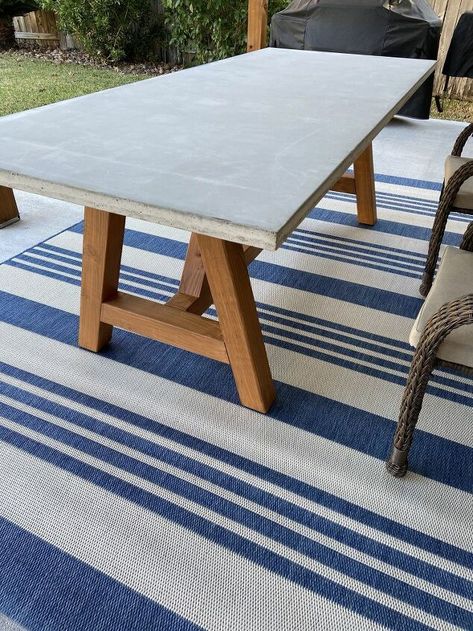 Roofdeck Ideas, Restoration Hardware Outdoor, Pottery Barn Table, Concrete Outdoor Table, End Table Makeover, Diy Dining Room Table, Palette Projects, Diy Outdoor Table, Concrete Dining Table