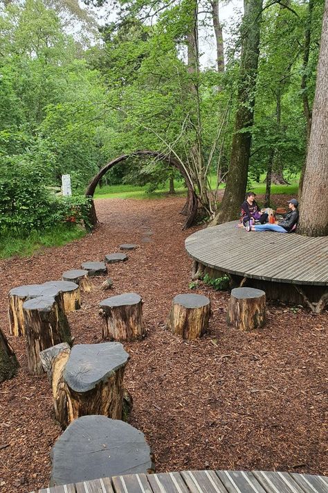 Natural Outdoor Seating Area, Play Area In The Woods, Forest School Play Area, Outdoor Therapy Space, Natural School Playground, Fairy Tale Backyard, Small Outdoor Classroom, Natural Outdoor Play Area, Woodland Seating Area