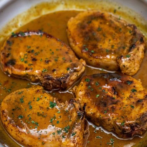 This easy recipe for the best ever skillet pork chops includes my secret tips for juicy pork chops and a delicious pan gravy made in just under 30-minutes! #SkilletPorkChops #JuicyPorkChops #PorkChopRecipe #PanGravy #EasyPorkChops Pan Seared Boneless Pork Chops, Bone In Pork Chops With Gravy, Pan Grilled Pork Chops, Pan Fried Bone In Pork Chops, Pork Chops And Gravy Skillet, Skillet Pork Chops Bone In, Pan Fried Pork Chops Bone In, Pork Chop Pasta Recipes, Pan Cooked Pork Chops