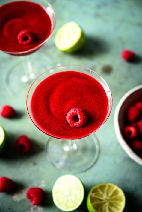 Frozen Fruit Cocktails, Frozen Daiquiri Recipe, Raspberry Daiquiri, Recipes With Fruit Cocktail, Frozen Daiquiri, Berry Cocktail, Daiquiri Recipe, Kid Friendly Drinks, Fruit Combinations