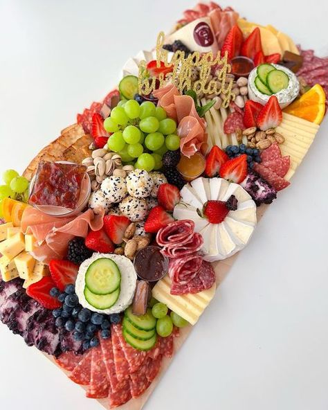 Charcuterie Board Happy Birthday, Brunch Catering, Happy Birthday Topper, Charcuterie Ideas, Birthday Topper, Auction Ideas, Charcuterie Inspiration, Bachelorette Party Outfit, Charcuterie Recipes