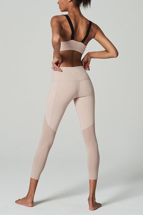 Alala Activewear, Varley Activewear, White Yoga Pants, High Waist Sports Leggings, Yoga Pants Outfit Casual, Workout Tights, Pants Outfit Casual, Yoga Pants Outfit, Sporty Outfits