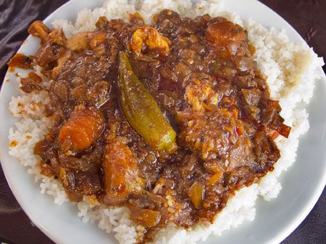 Thiou ,might be considered Senegal’s take on bouillabaisse: a rustic tomato-based stew of fish or meat and chunky vegetables, served with rice. Senegal Recipes, West African Food, Dakar Senegal, Nigerian Recipes, Haitian Food Recipes, Cooking Spoon, Lamb Recipes, African Food, Gumbo