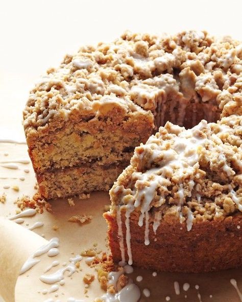 Cinnamon-Streusel Coffee Cake -Martha Stewart Recipes. I actually made this a few months ago and it was really good. A bit on the "too sweet" side, but still good. Cinnamon Streusel Coffee Cake, Resipi Kek, Streusel Coffee Cake, Cinnamon Streusel, Gateaux Cake, Delicious Coffee, Coffee Cake Recipes, Streusel Topping, Decorated Cakes