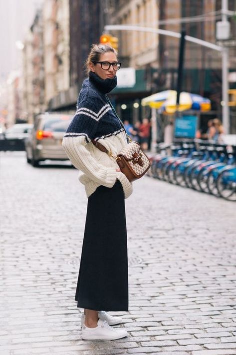 The Sneakers We Have And Love + 6 Cool Ways To Style Them - Emily Henderson Culotte Outfit, Jenna Lyons Style, Jenna Lyons, Sneakers Mode, Looks Street Style, Style Crush, 가을 패션, 여자 패션, Inspiration Mode