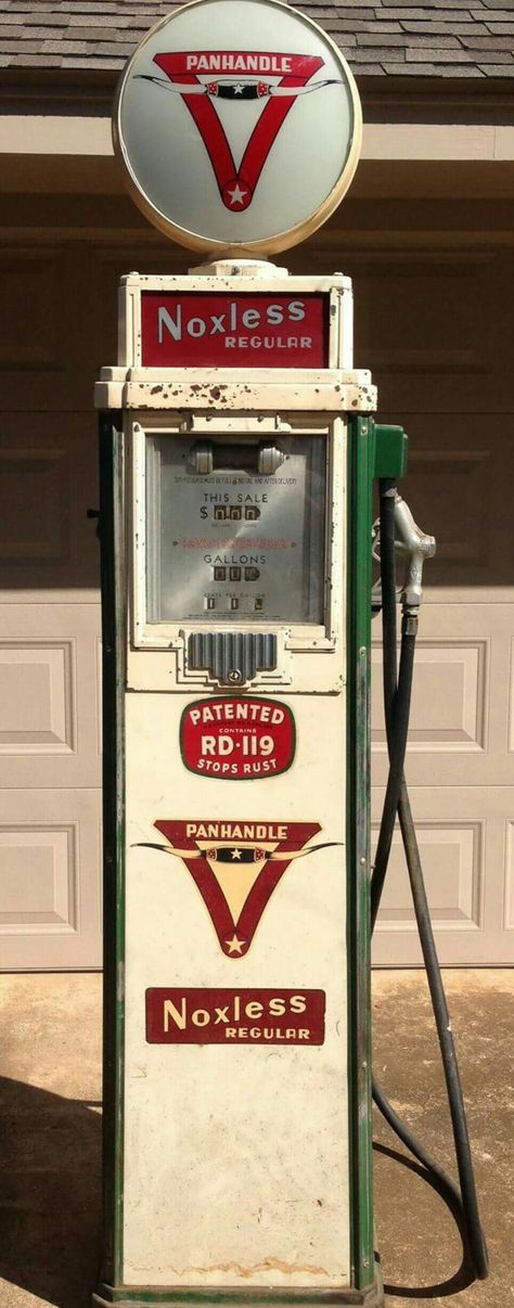 Original Panhandle Refining Company Gas Pump Mancave Garage, Old Gas Pumps, Vintage Gas Pumps, Pompe A Essence, Station Service, Old Garage, Old Gas Stations, Gas Pump, Fire Chief