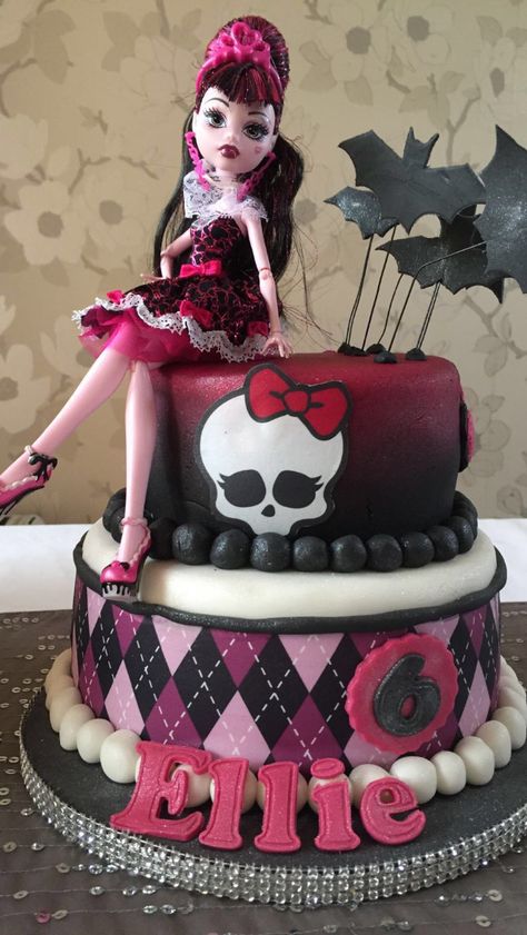 Draculaura Monster High Cake, Monster High Birthday Party, Happy 8th Birthday, Monster High Party, Simple Birthday Cake, Themed Birthday Cakes, Just Cakes, Cake Gallery, Cute Desserts