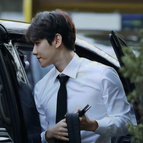 Baekhyun Black Suit, Exo Baekhyun, Byun Baekhyun, Asian Boys, Suit And Tie, Boys Who, Wedding Suits, Baekhyun, Exo