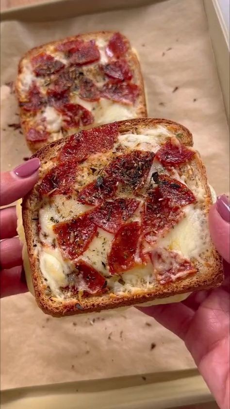 Pizza lava toast #food #foodblogger #foodreels #seafood #foodie #foodlover #reelsvideo #fyp #mealprep #dinner #recipe #reelsvideo #reelsfb #foryou #fbreels #healthyfood | Anna Recipe | Anna Recipe · Original audio Lava Toast, Individual Pizza, Pizza Type Recipes, Pizza Snacks, Tasty Recipes Videos, Pizza Recipes Homemade, Sweet Snacks Recipes, Love Pizza, Delicious Snacks Recipes