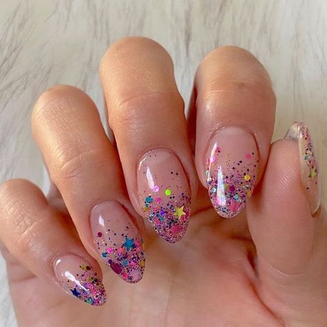 23 Glitter Ombré Nail Designs For Your "Bejeweled" Era Trending Manicure, Cute Nails Design, Ombre Glitter Nails, Winter Nail Art Ideas, Glitter Gradient Nails, Faded Nails, Glitter Tip Nails, Glitter Gradient, Glitter Manicure