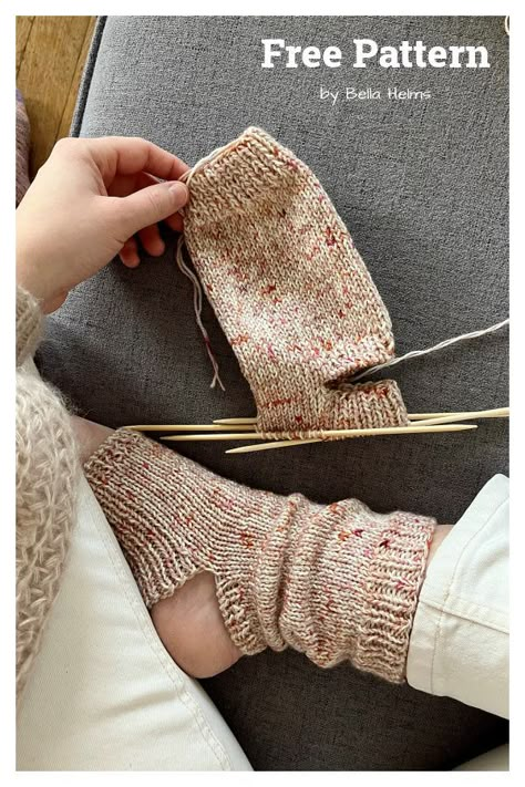 Janne Yoga Socks Free Knitting Pattern Yoga Socks Knitting Pattern, Knit Leg Warmers Free Pattern, Yoga Socks Pattern, Knit Stitches For Beginners, Summer Knitting Patterns, Advanced Knitting, Flip Flop Socks, Kids Knitting Patterns, Perfect Things