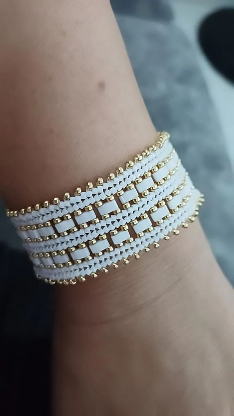 Crochet Bracelet Pattern, Beautiful Beaded Bracelet, Miyuki Bracelet, Beading Jewelery, Bead Charms Diy, Chic Bracelet, Diy Bracelets Easy, Beaded Bracelet Patterns, Bead Work Jewelry