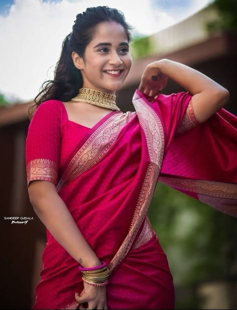 Deepthi Sunaina Saree Pics, Deepthi Sunaina Blouse Designs, Deepthi Sunaina In Saree, Deepti Sunaina, Saree Lengha, Deepthi Sunaina, Saree Blouse Styles, Simple Saree Designs, Best Blouse Designs