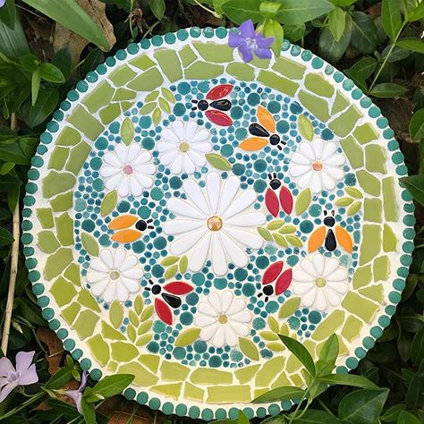 Stained Glass Mosaic Art, Mosaic Tiles Crafts, Mosaic Birdbath, Tile Mosaics, Mosaic Rocks, Mosaic Stepping Stones, Mosaic Garden Art, Mosaic Birds, Mosaic Art Projects