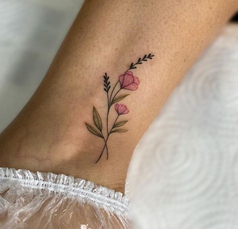 Dainty Flower Ankle Tattoo, Ancle Tatoos Woman Simple, Dainty Ankle Tattoo, Rose Ankle Tattoo, Tattoos Elegant, Best Feminine Tattoos, Small Dainty Tattoos, Girl Shoulder Tattoos, Simple Tattoos For Women