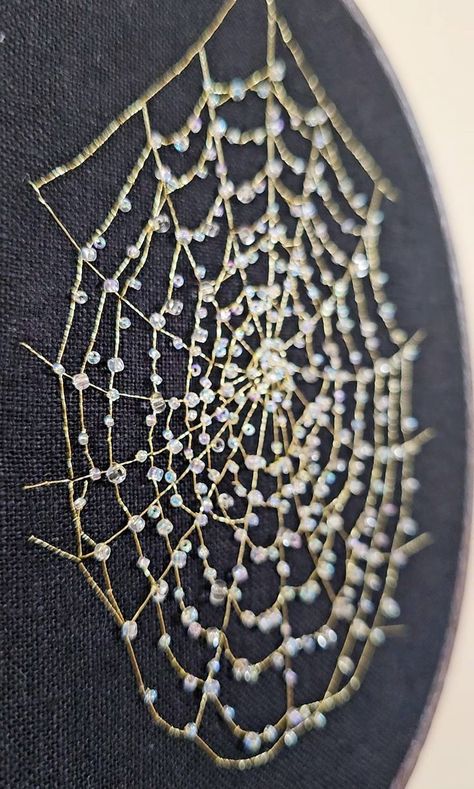 Embroidery And Beading, Hand Beading Embroidery Tutorial, Macrame Spider Web, Spiderweb Embroidery, Spider Fashion, Halloween Bead Embroidery, Beaded Embroidery Designs, Halloween Beaded Embroidery, Dark Embroidery