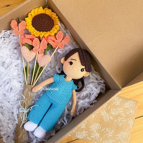 Nina personalizada para enfermera ✨🌼👩🏻‍⚕️ #Coinina #crochet #handmade #hechoamano #amigurumi #amigurumilove #amigurumidoll #cute #bonito #tejido #tejidoamano #lima #limaperu #peru #deco #regalo #gift #nurse #enfermera #personalizado #doll #foryou #fyp #parati Nurse Crochet Ideas, Gift Inspo, Lima Peru, Crochet Handmade, Amigurumi Doll, Crochet Ideas, Peru, Amigurumi, Dolls