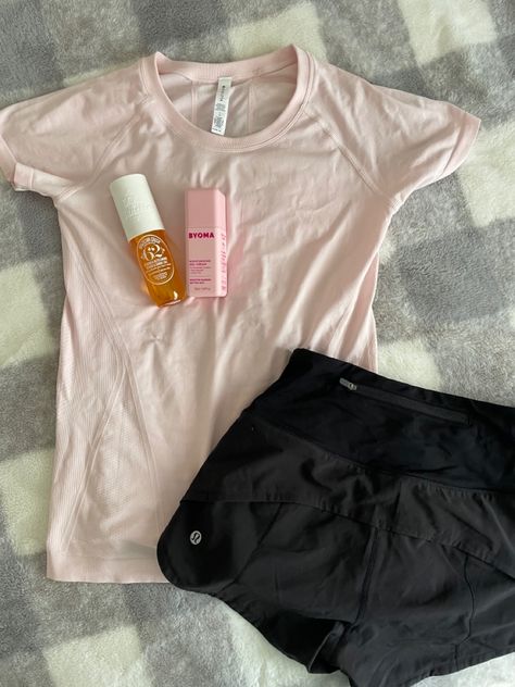 Lululemon T Shirt Outfit, Lululemon Racerback Tank Outfit, Preppy Outfits Athletic, Lulu Shorts Outfit, Preppy Lululemon Outfits, Running Fits, Lulu Fits, Cute Athletic Outfits, Lulu Outfits