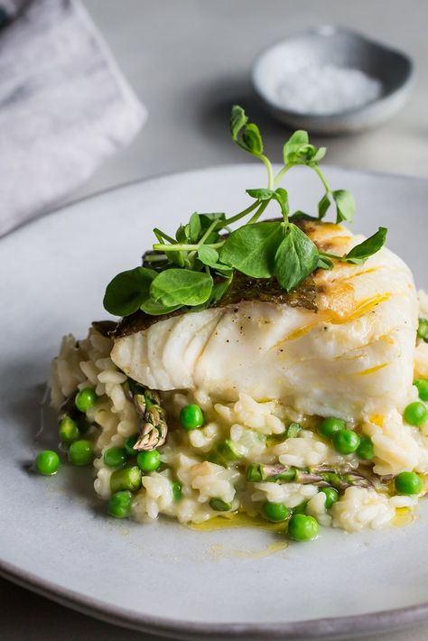 Cod And Asparagus, Pea Risotto, Asparagus Risotto, Fest Mad, Great British Chefs, Risotto Recipe, Diner Recept, Fish Dinner, Risotto Recipes