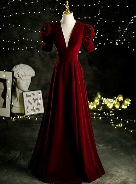 Mother Of The Bride Dresses Vintage, Bride Dress Vintage, Burgundy Velvet Dress, Velvet Evening Dress, Outfit References, Velvet Short, Sparkly Prom Dresses, Floral Prom Dresses, Banquet Dresses