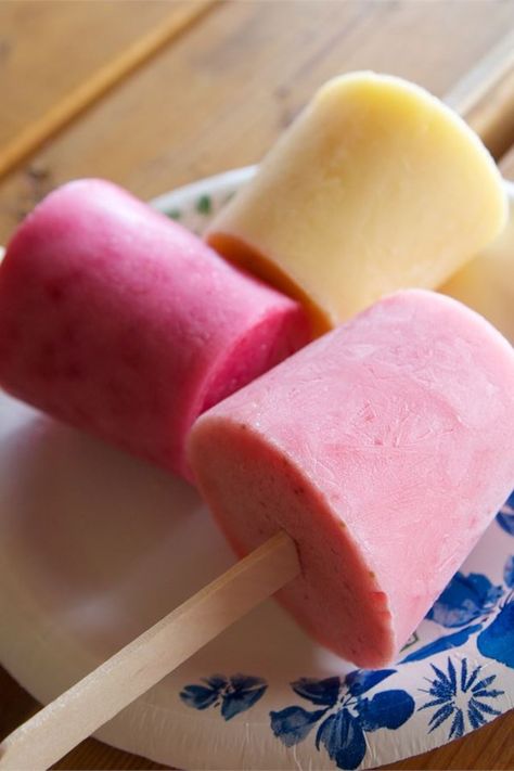 Tropsicles | "My 19-month-old son loves yogurt and squishy fruit but they're soooo messy. This way he can get both in a cool treat with no unnecessary sugar, and I can just hose him off afterward!" #dessertrecipes #dessertideas #dessertdishes #dessertinspiration #frozendesserts #icebox #iceboxdessert #nobakedessert Paleo Popsicles, Dessert Yogurt, Homemade Ice Pops, Yogurt Dessert, Rose Milk, Healthy Yogurt, Frosé, Popsicle Recipes, Ice Pops