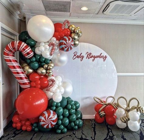 Backdrop Balloons, Christmas Party Backdrop, Christmas Balloon Decorations, Holiday Balloons, Diy Christmas Party, Beautiful Balloons, Christmas Shower, Balloon Kit, Garland Arch