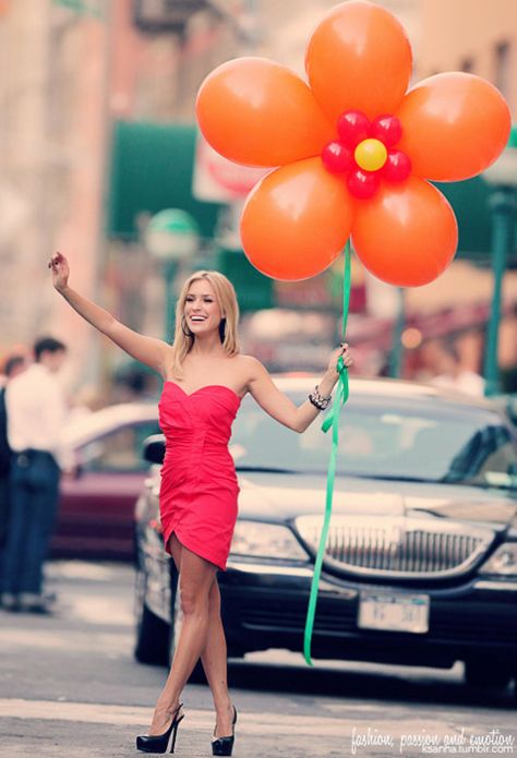 :) Kristen Cavallari, Holding Balloons, Balloons Birthday, Big Balloons, Bubble Balloons, Kristin Cavallari, Balloon Flowers, Balloon Art, Girly Art