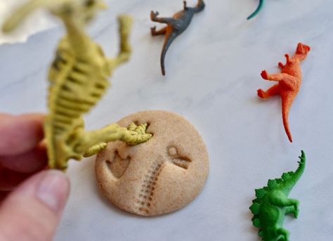 Diy Fossils, Dinosaur Snacks, Dinosaur Crafts Preschool, Dinosaur Christmas Tree, Dinosaur Activities Preschool, Make A Dinosaur, Diy Dinosaur, Dinosaur Dig, Dinosaur Party Decorations