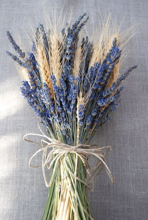 Bouquet Of Lavender, Deco Champetre, Dried Flowers Wedding, Tafel Decor, Making A Bouquet, Rustic Bouquet, Hemp Twine, Brides Bouquet, Golden Wheat