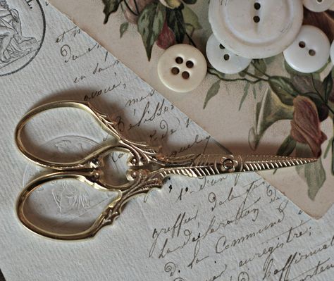 Scissors Aesthetic, Vintage Scissors, Vintage Sewing Notions, Scissor Fob, Sewing Scissors, Needle Cases, Sewing Baskets, Embroidery Scissors, Needle Thread