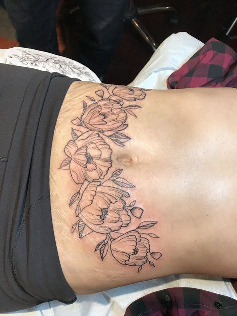 stretch mark coverup stomach tattoo Tattoo Stretch Mark Cover Up, Stomach Stretch Mark Tattoo, Stretch Mark Tattoo Cover Up, Dragon Tattoo Stomach, Stretch Mark Tattoo, Side Stomach Tattoos, Lower Stomach Tattoos, Stomach Tattoos Women, Stomach Tattoo