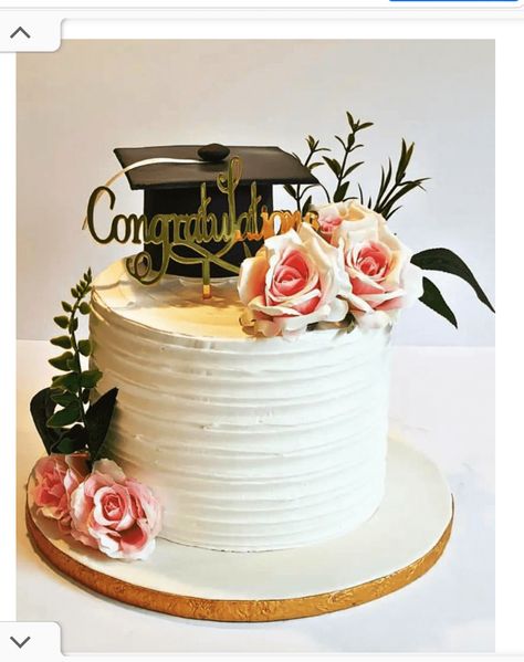 Pink And Gold Graduation Cake, Graduation Cake Ideas Simple, Graduation Cakes Ideas, Diy Graduation Cake, Graduation Cake, Flowers Kindergarten, Graduation Party Inspiration, Graduation Treats, Graduation Boards