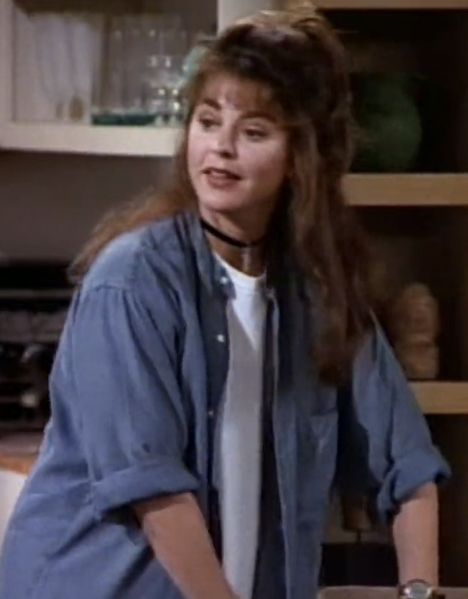 Daphne Moon Outfits, Roz Frasier, Daphne Frasier, Zia Rashid, Sitcom Fashion, Daphne Moon, Moon Outfits, Jane Leeves, 80s Outfits