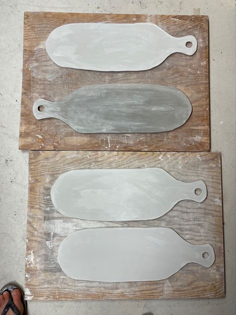 Long ceramic charcuterie board drying. It will be glazed matte white. Charcuterie Board Ceramic, Pottery Charcuterie Board, Ceramic Charcuterie Board, Pottery 101, Ceramic Functional, Ceramic Cheese Board, Arty Ideas, Ceramic Projects, Pottery Inspo