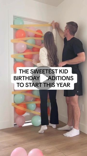 Evite on Instagram: "It’s never too late to start a new tradition. 🧸🎈🎁  Ideas courtesy of...  Balloon avalanche: @sarahjanele Face birthday banner: @celestecclark Birthday doors: @acupofbrie on TikTok Number wall decoration: @camillia_lee Party hats on stuffed animals: @emmmagraves on TikTok  #evite #party #kids #parenting #traditions #bday #bdaytraditions #party #kidsbirthday" Tiktok Decoration Party, Kids Birthday Surprise Morning, Bluey Girl Birthday Party Ideas, Birthday Entry Ideas, Parenting Traditions, Birthday Backdrop Ideas Kids, Birthday Balloon Avalanche, Bluey Decor, Balloon Avalanche