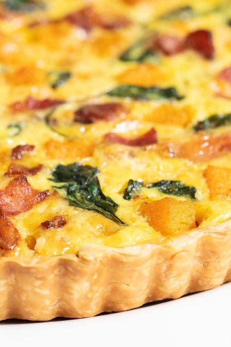 This delicious Butternut Bacon Spinach Quiche is so easy (a store-bought crust and no parbaking) and perfect for breakfast, lunch or dinner! #spinachquiche, #quichewithbutternutsquash, #easyfallquiche Pumpkin Quiche, Butternut Squash Quiche, Bacon Spinach Quiche, Bacon Quiche Recipe, Butternut Recipes, Spinach Quiche Recipes, Bacon Quiche, Quiche Recipes Easy, Spinach Quiche