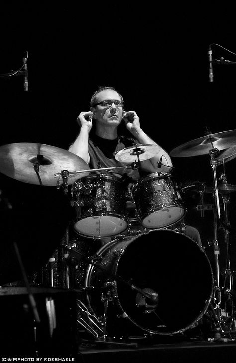 Worship Photography, Vinnie Colaiuta, Jeff Porcaro, Drums Artwork, Musician Photography, Live Music Photography, Drum Sets, How To Play Drums, Blues Music