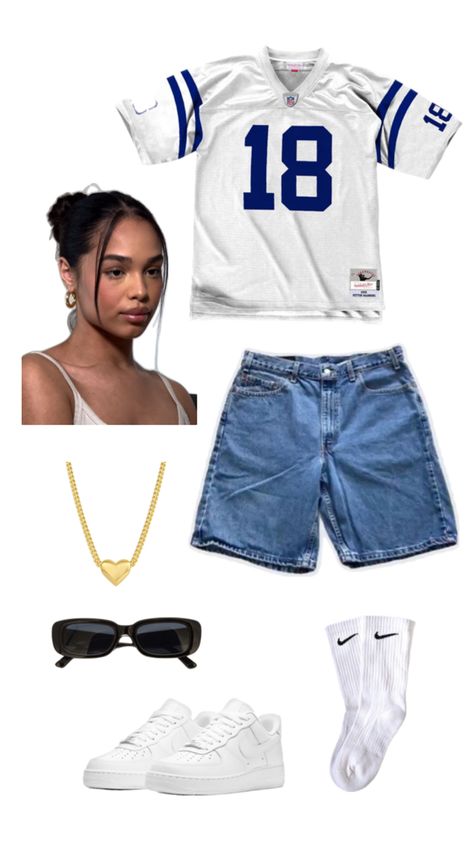 #aesthetic #outfits #jorts #thatgirl Outfits Jorts, Billie Eilish Outfits, Teen Fashion Trends, Football Jersey Outfit, Summertime Outfits, Downtown Outfits, Trendy Outfits For Teens, Cute Preppy Outfits, Cute Everyday Outfits