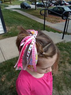 The Hair Band: Pony-O Tutorial Hairstyles With A Ponytail, Volley Girl, Hairbow Ideas, Ponytail Streamer, Diy Ponytail, Girly Crafts, Pony O, Bow Ponytail, Diy Hair Accessories Ribbon