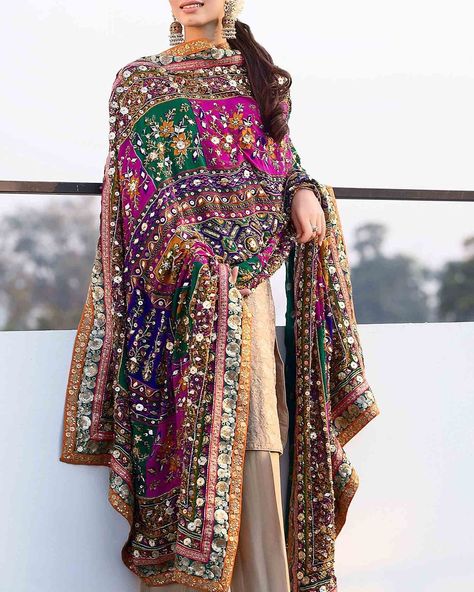 Casual Bridal Dress, Heavy Dupatta, Pakistani Wedding Outfits, Pakistani Fancy Dresses, Pakistani Dresses Casual, Pakistani Fashion Party Wear, Beautiful Pakistani Dresses, Pakistani Bridal Dresses, Simple Pakistani Dresses