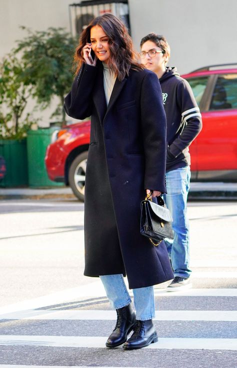 Katie Holmes Always Wears This ’90s Boot Trend and It’s Just $50 at Nordstrom Katie Holmes Style, Style Combat Boots, Combat Boot Outfits, Combat Boot Outfit, 90s Boots, Bridge Dress, Boots And Jeans, Boot Outfits, Goth Fashion Punk