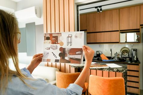 Female architect looking at the picture of interior design Ikea Kitchen Planner, Kitchen Planner, Paint Kitchen, Harmony House, The Home Edit, Kitchen Design Trends, Interior Renovation, Kitchen Trends, Painting Kitchen Cabinets