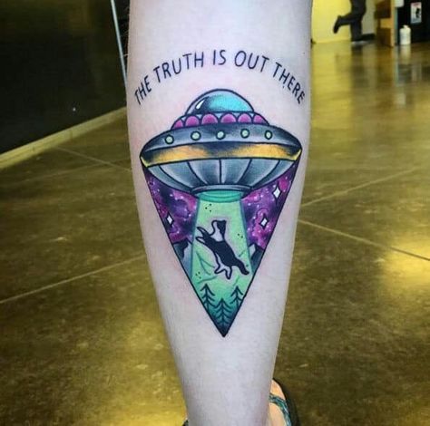 Ufo Tattoo Design, Chris Powell, Ufo Tattoo, Alien Tattoo, Geniale Tattoos, Tatuaje A Color, Space Tattoo, 1 Tattoo, Wrist Tattoo